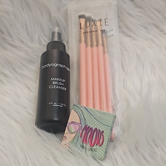 Luxie 5 piece eyeconic brush set with brush cleaner and moods pigment - Picture 11 of 11